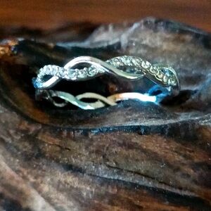 🆕 Twisted Silver Plated Cubic Zirconia Ring